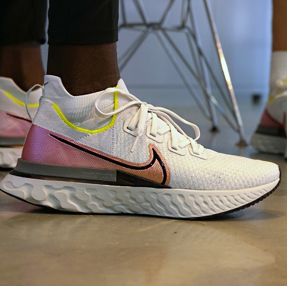 Nike Epic React Infinity Run Flyknit Men's shoes - Picture 4 of 8